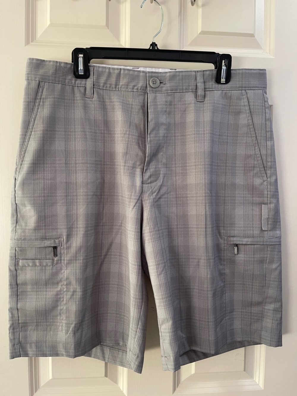 Men's Greg Norman Grey Plaid Cargo Golf Shorts size 34